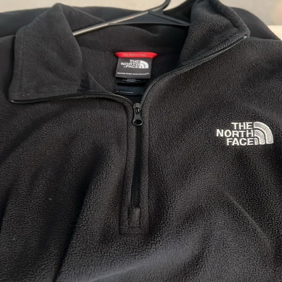 Men’s North Face fleece pullover - Picture 2 of 2